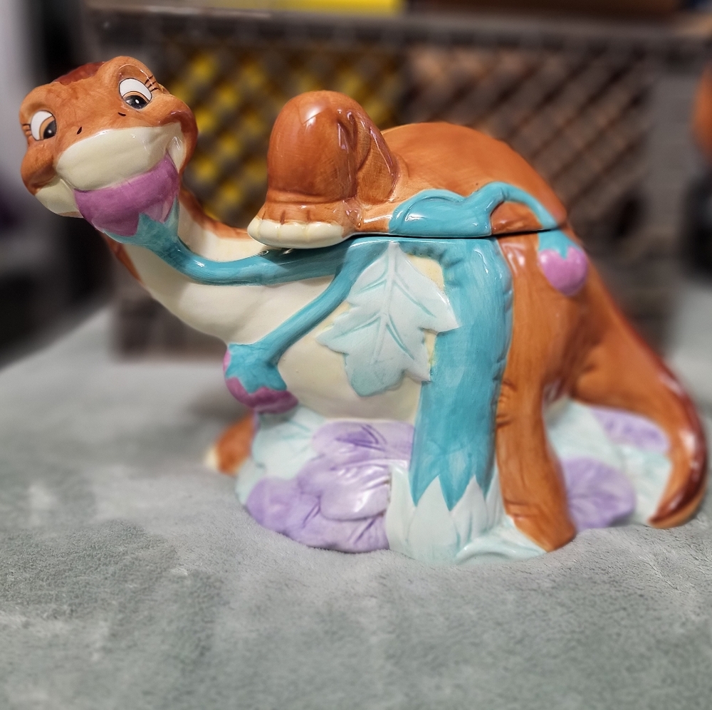 RARE - LAND BEFORE TIME COOKIE JAR - LITTLE FOOT, DISNEY
